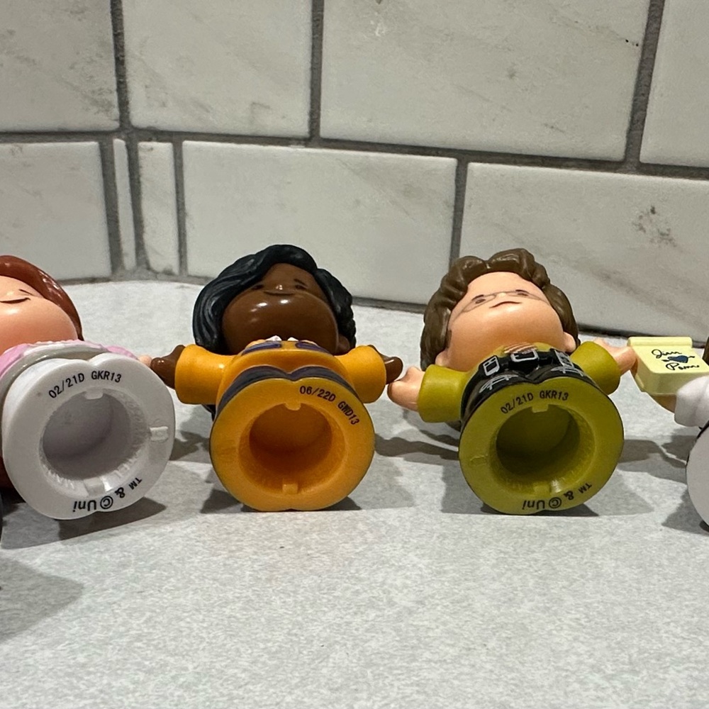 Fisher Price Little People Lot. Includes The Office Figure Set, Jim, Pam, Dwigh - Picture 7 of 11